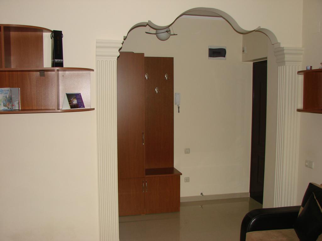 Gigi Apartments Batumi Exteriör bild