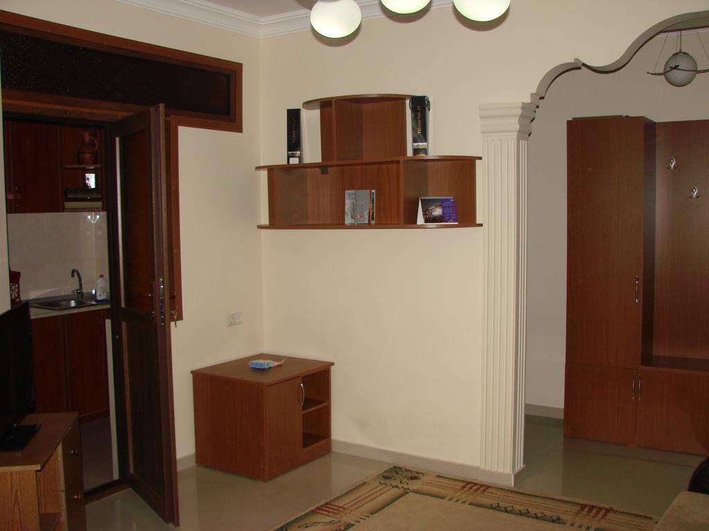 Gigi Apartments Batumi Exteriör bild