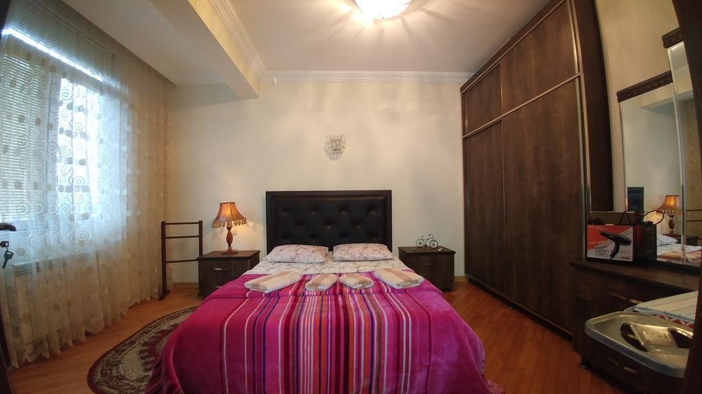 Gigi Apartments Batumi Exteriör bild
